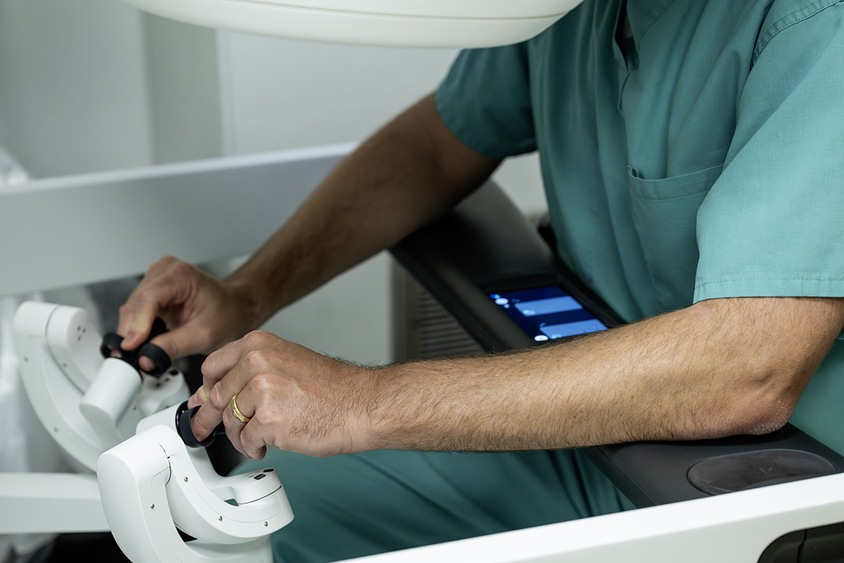 Dr. Giglia demos a surgical robot